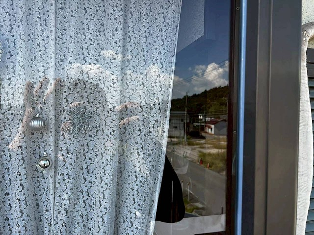 加古川市　窓周りのシーリングの様子